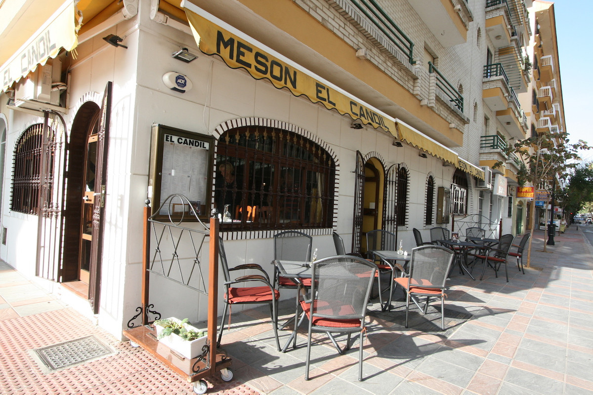 A very popular restaurant for sale!!! Great investment opportunity in Fuengirola, beachside, right o, Spain