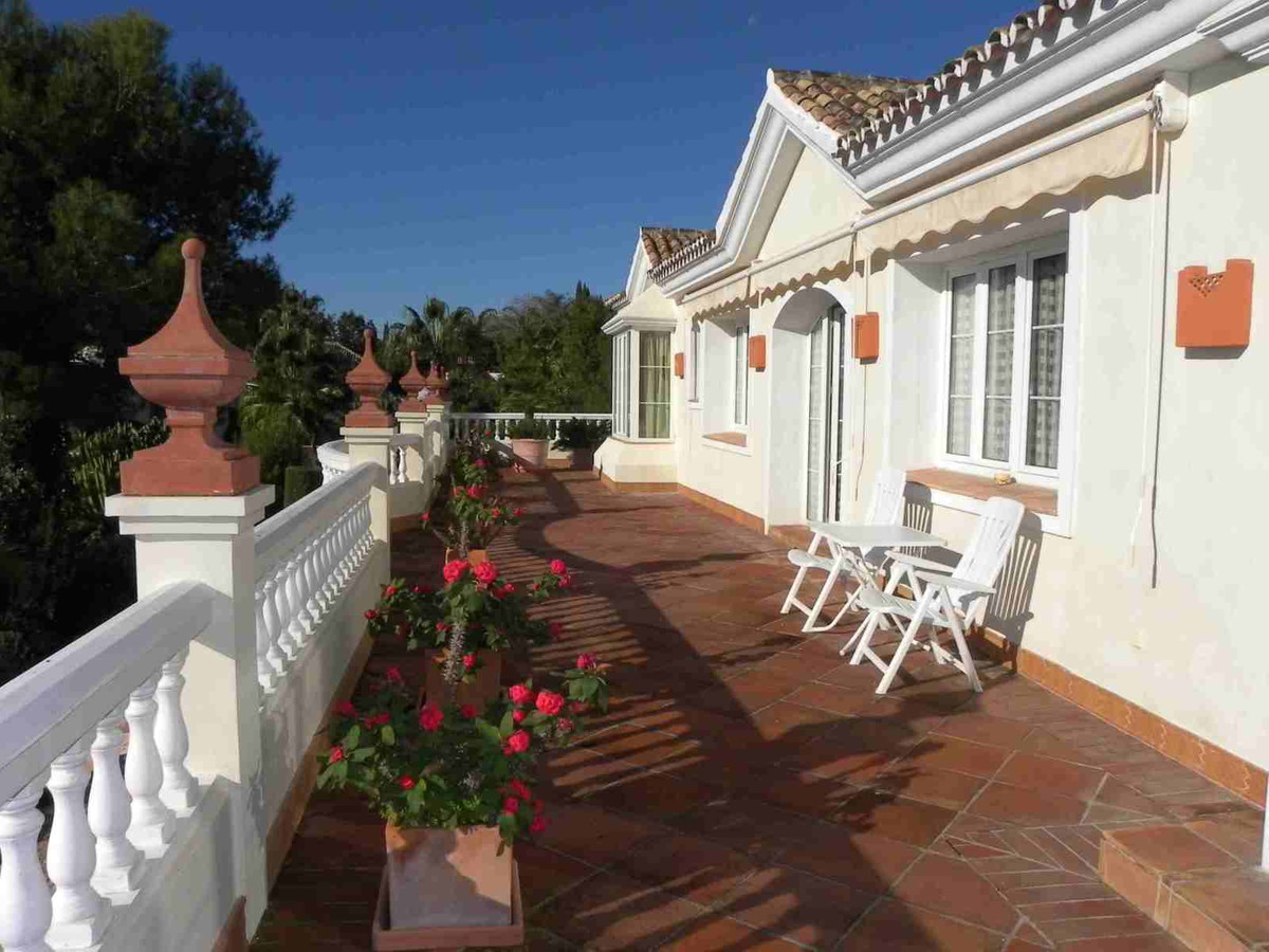 6 bedroom Villa For Sale in Sierra Blanca, Málaga - thumb 5