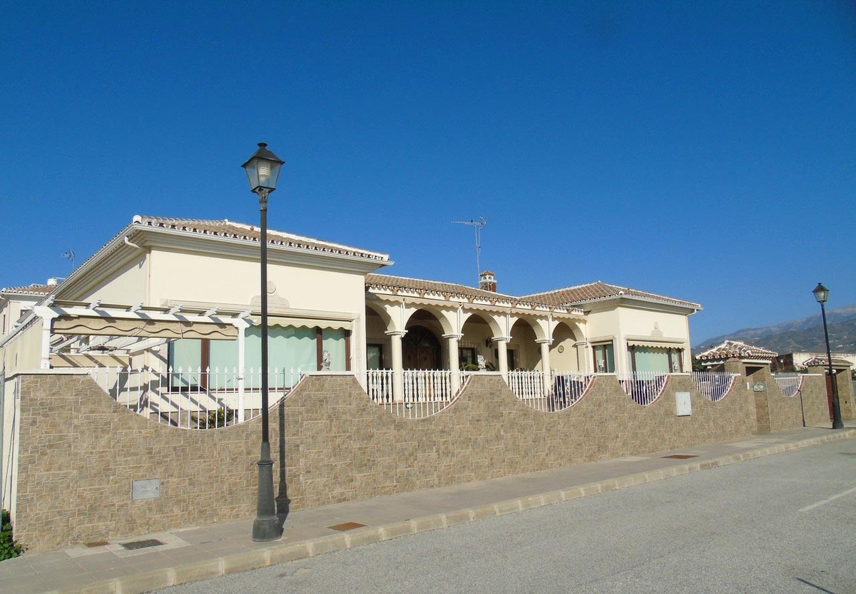 Located in a zone very quiet of Tower of the sea, to scarce 400 meters of the beach, in an area resi, Spain