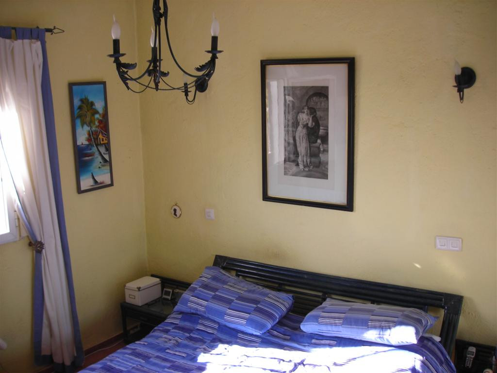 3 bedroom Villa For Sale in Carib Playa, Málaga - thumb 8