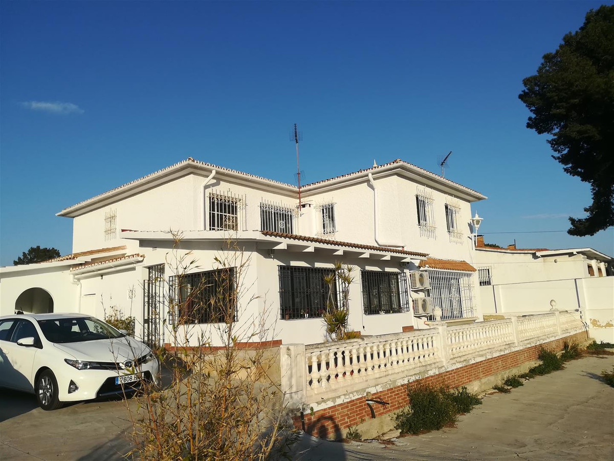 5 bedrooms Villa in Churriana