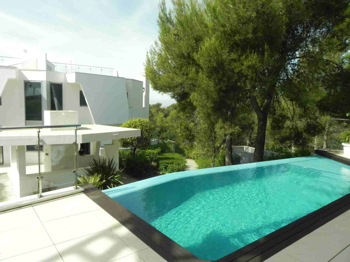 5 bedroom Villa For Sale in Sierra Blanca, Málaga - thumb 9
