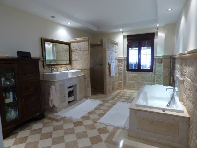 5 bedrooms Villa in Torrequebrada