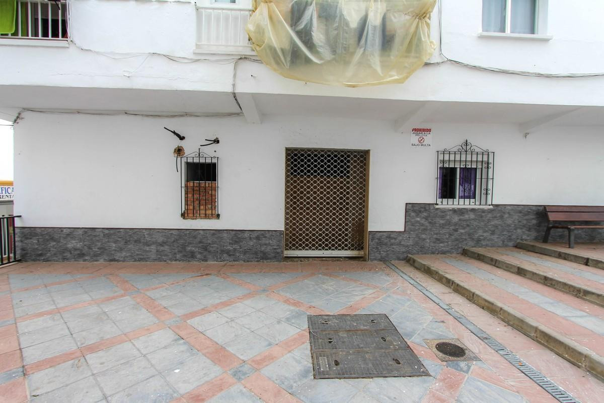 2 Bedroom Ground Floor Apartment For Sale Alhaurín el Grande, Costa del Sol - HP2548526