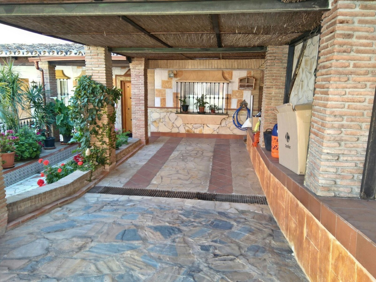 6 bed Property For Sale in Atalaya, Costa del Sol - thumb 4