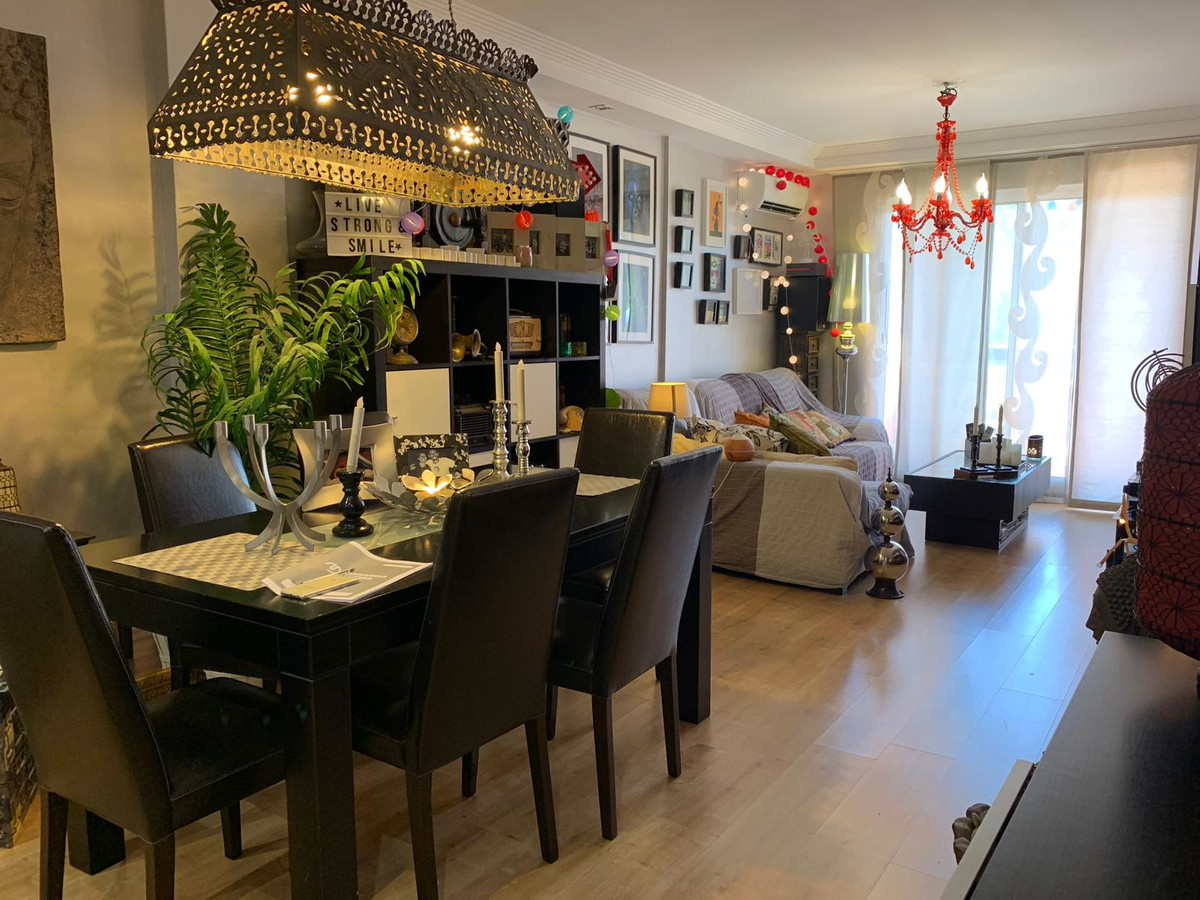 Lovely duplex apartment, excellent location , midway between Sabinillas, little fishing village, and Estepona with its lovely port area.