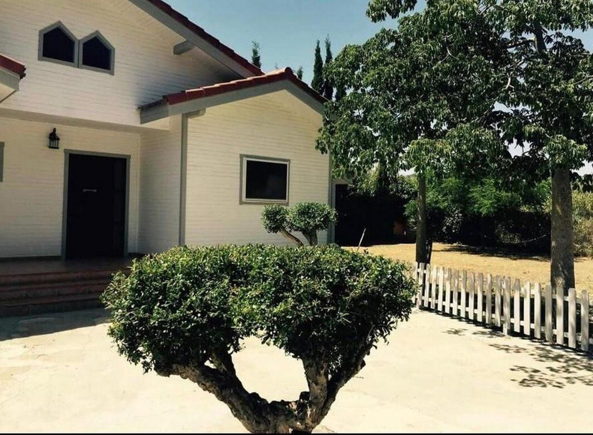 Деревянный дом для продажи в Estepona, Costa del Sol