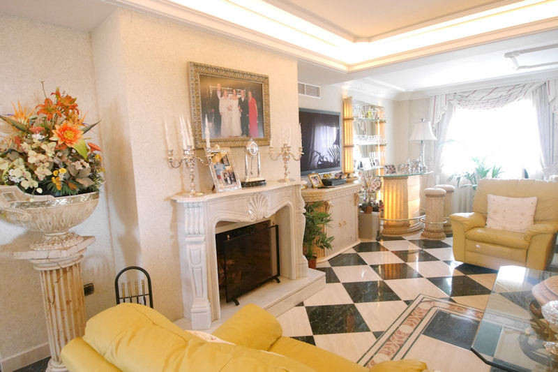 5 bedroom Villa For Sale in La Cala de Mijas, Málaga - thumb 7