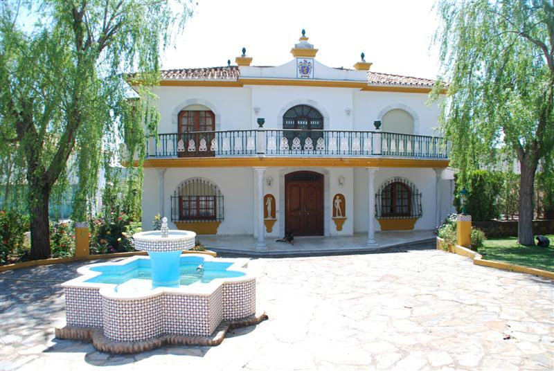 Mansion with sea views in private location with garden, pool, tennis court