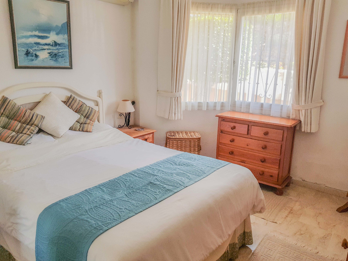 2 bedroom Apartment For Sale in Calahonda, Málaga - thumb 3