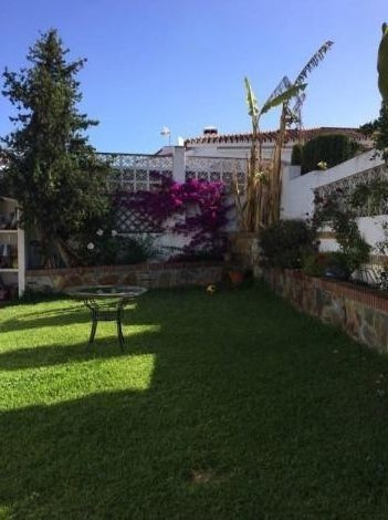 						Villa  Pareada
																					en alquiler
																			 en Costabella
					