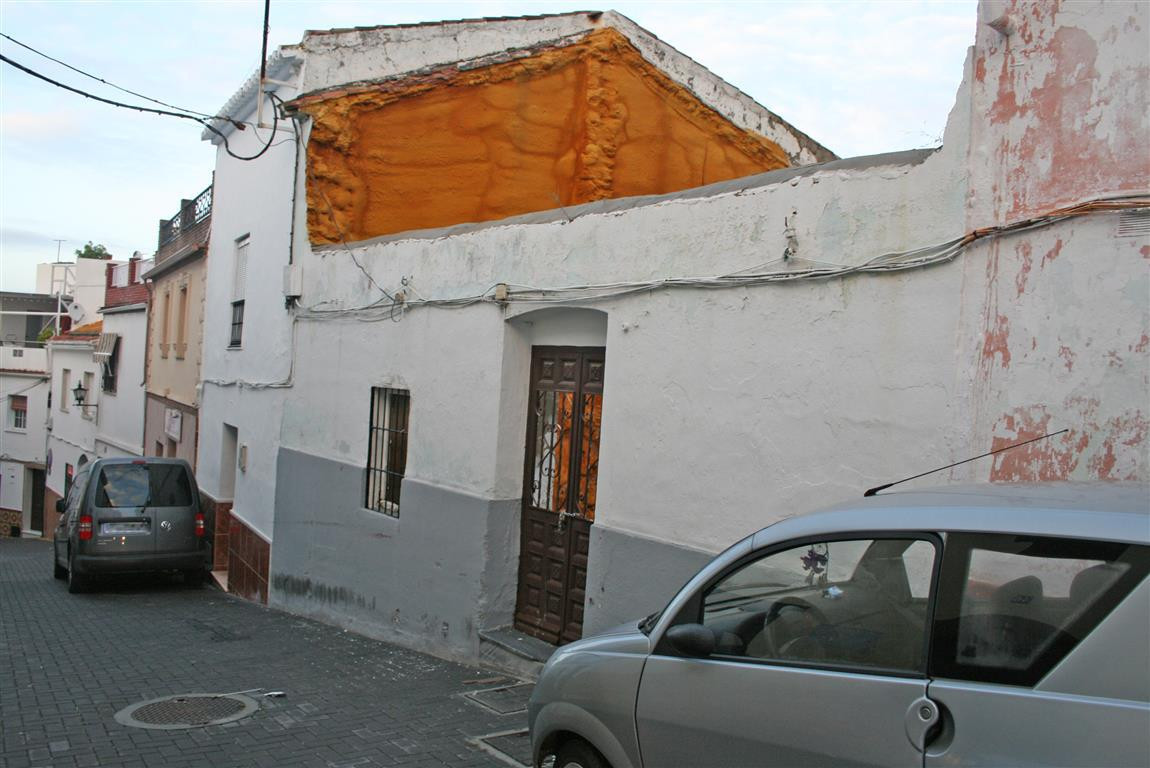 Alhaurín el Grande, Costa del Sol, Málaga, Espanja - Juoni - Asuin