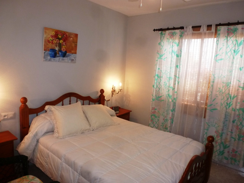 Villa con 4 Dormitorios en Venta Calahonda