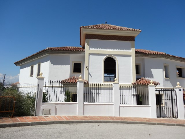 5 bedroom Villa For Sale in La Cala Golf, Málaga - thumb 3