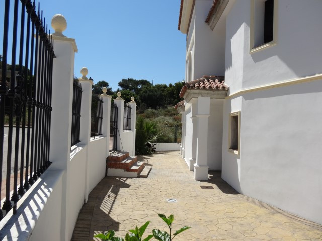 5 bedroom Villa For Sale in La Cala Golf, Málaga - thumb 4