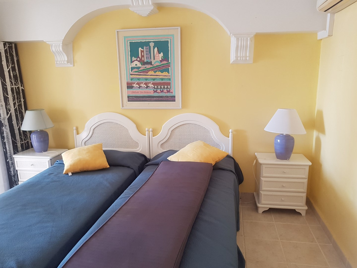 4 bedroom Villa For Sale in Benalmadena, Málaga - thumb 40