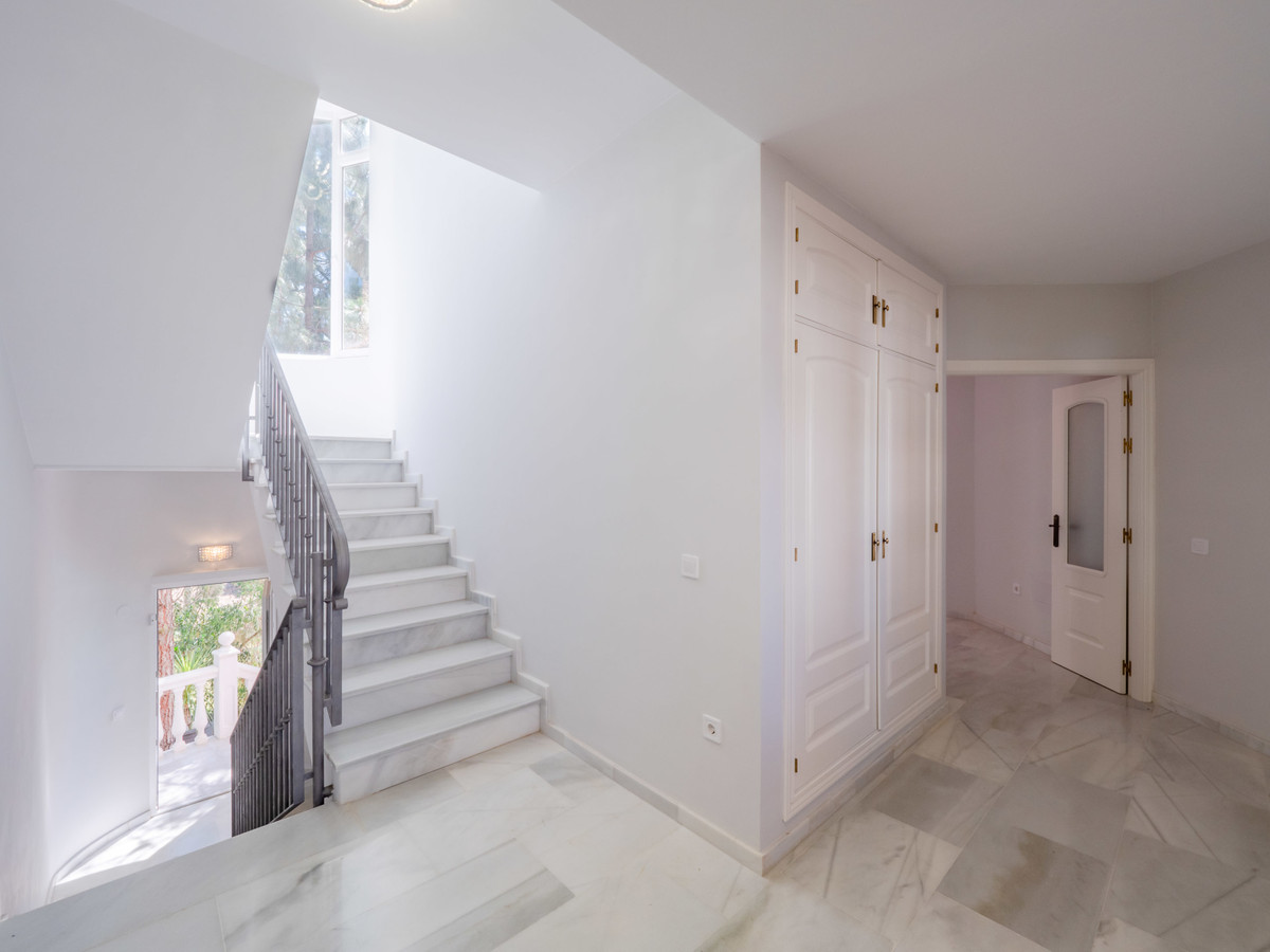 5 bedroom Villa For Sale in Mijas Costa, Málaga - thumb 22