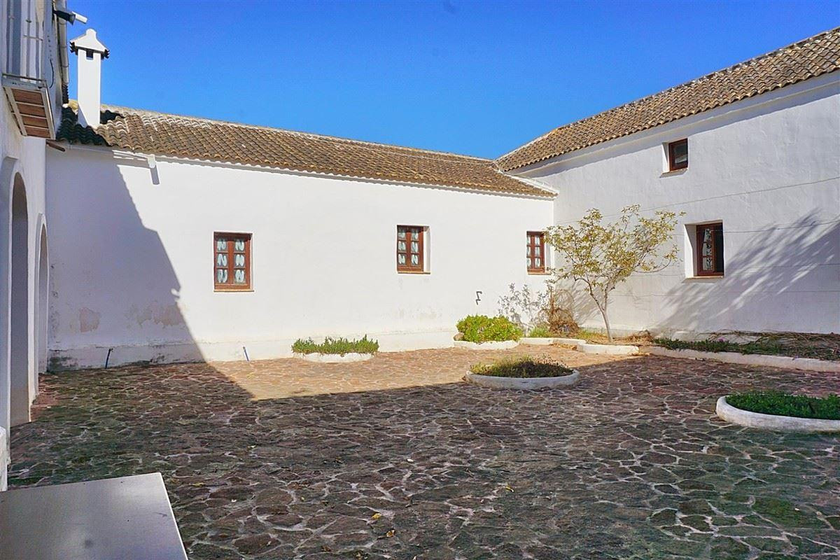 House in Almogía R3384496 7 Thumbnail