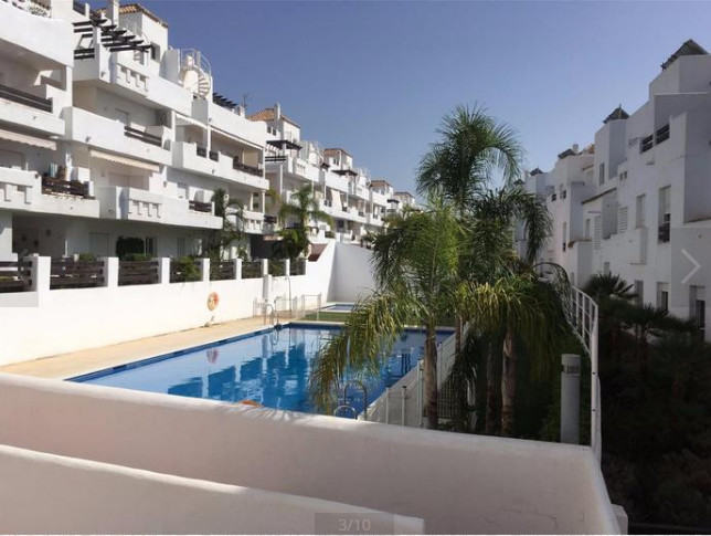 The apartment is composed of 3 bedrooms, 2 bathrooms, one of them in the main room and garage. It is, Spain