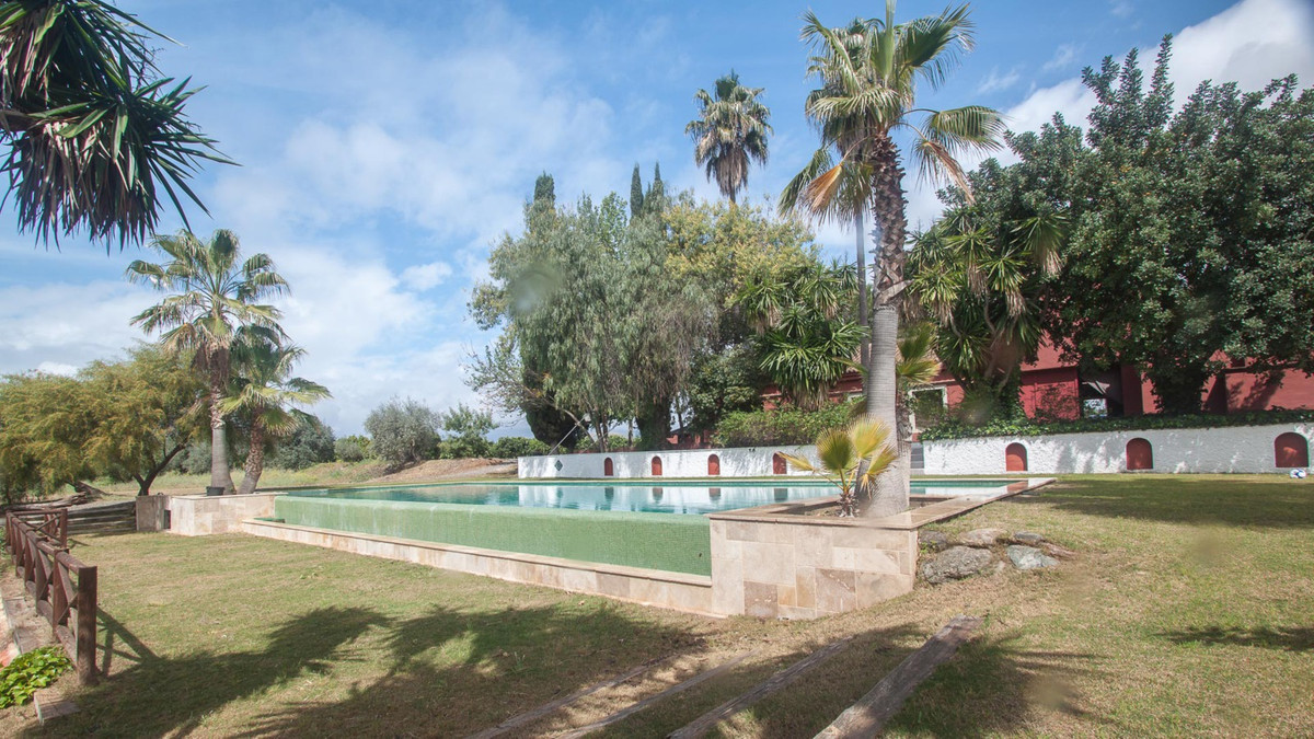 8 bedroom Villa For Sale in Coín, Málaga - thumb 5