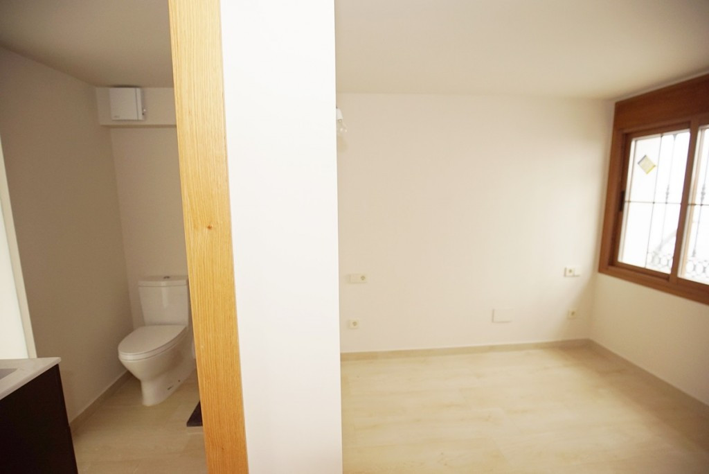 4 bedroom Apartment For Sale in Estepona, Málaga - thumb 3