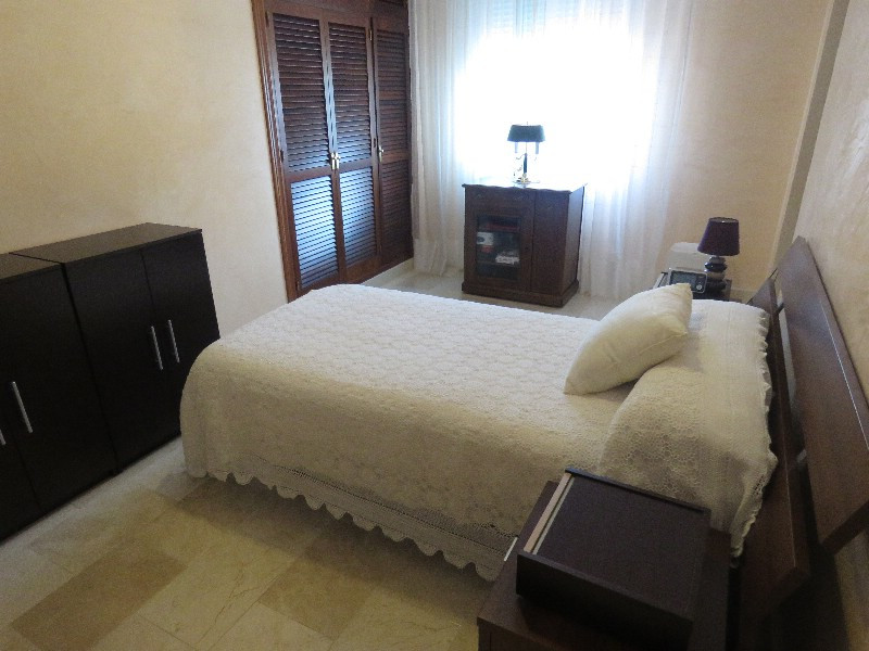 4 bedroom Villa For Sale in Cabopino, Málaga - thumb 26