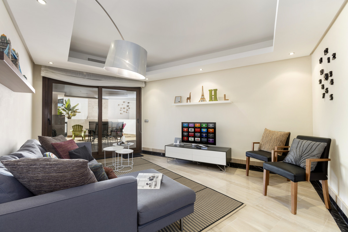 3 bedroom Apartment For Sale in New Golden Mile, Málaga