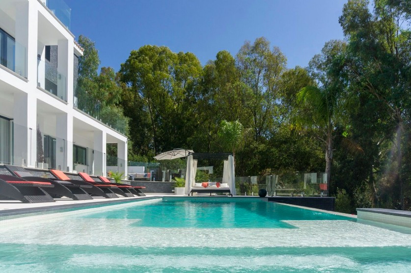 5 bedroom Villa For Sale in Elviria, Málaga - thumb 4