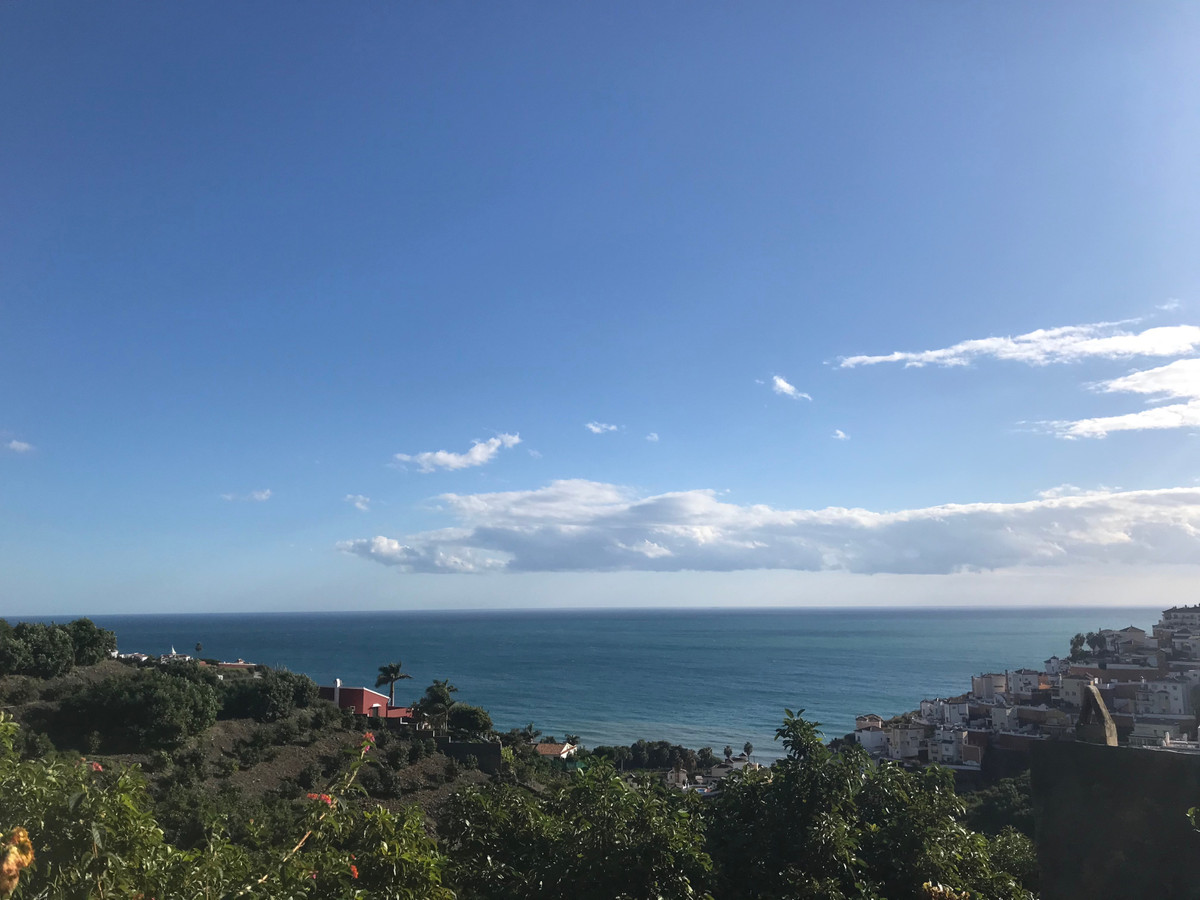 Plot situated in Tamango Hill, Nerja, with wonderful views and within walking distance to the beach. No building permission.