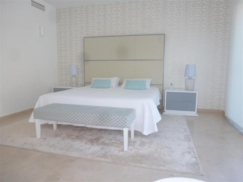 5 bedroom Villa For Sale in Guadalmina Baja, Málaga - thumb 9