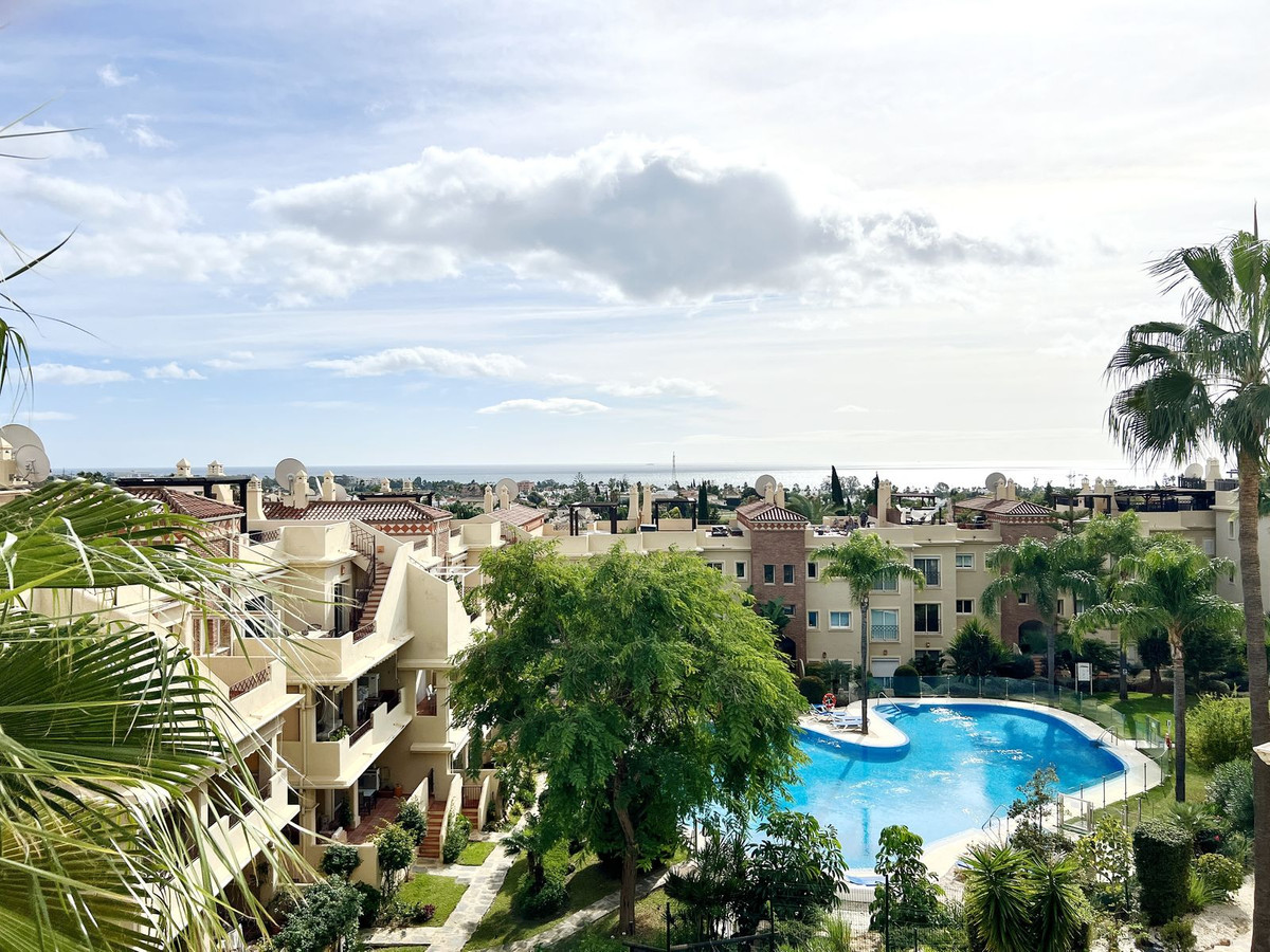 Apartment Penthouse in New Golden Mile, Costa del Sol
