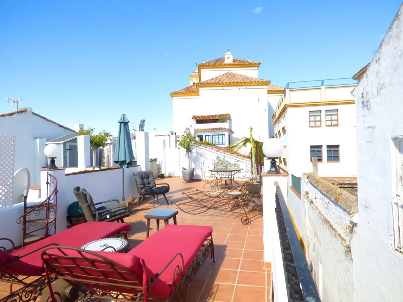  Townhouse, Terraced  for sale    in Marbella