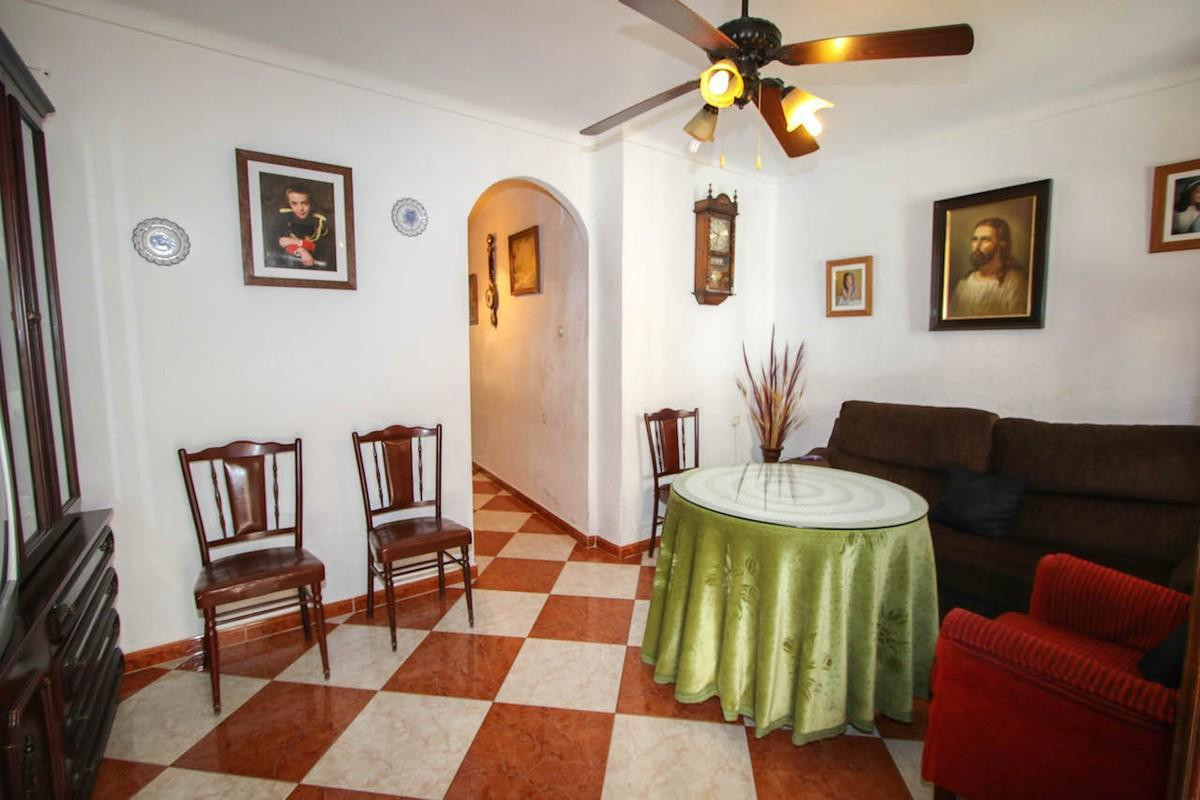 Three-storey townhouse in the centre of Guaro boasting six bedrooms.