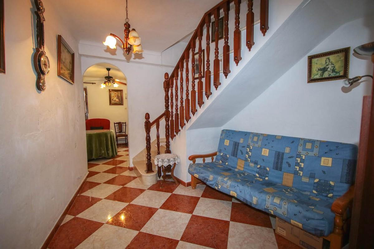 Three-storey townhouse in the centre of Guaro boasting six bedrooms.
