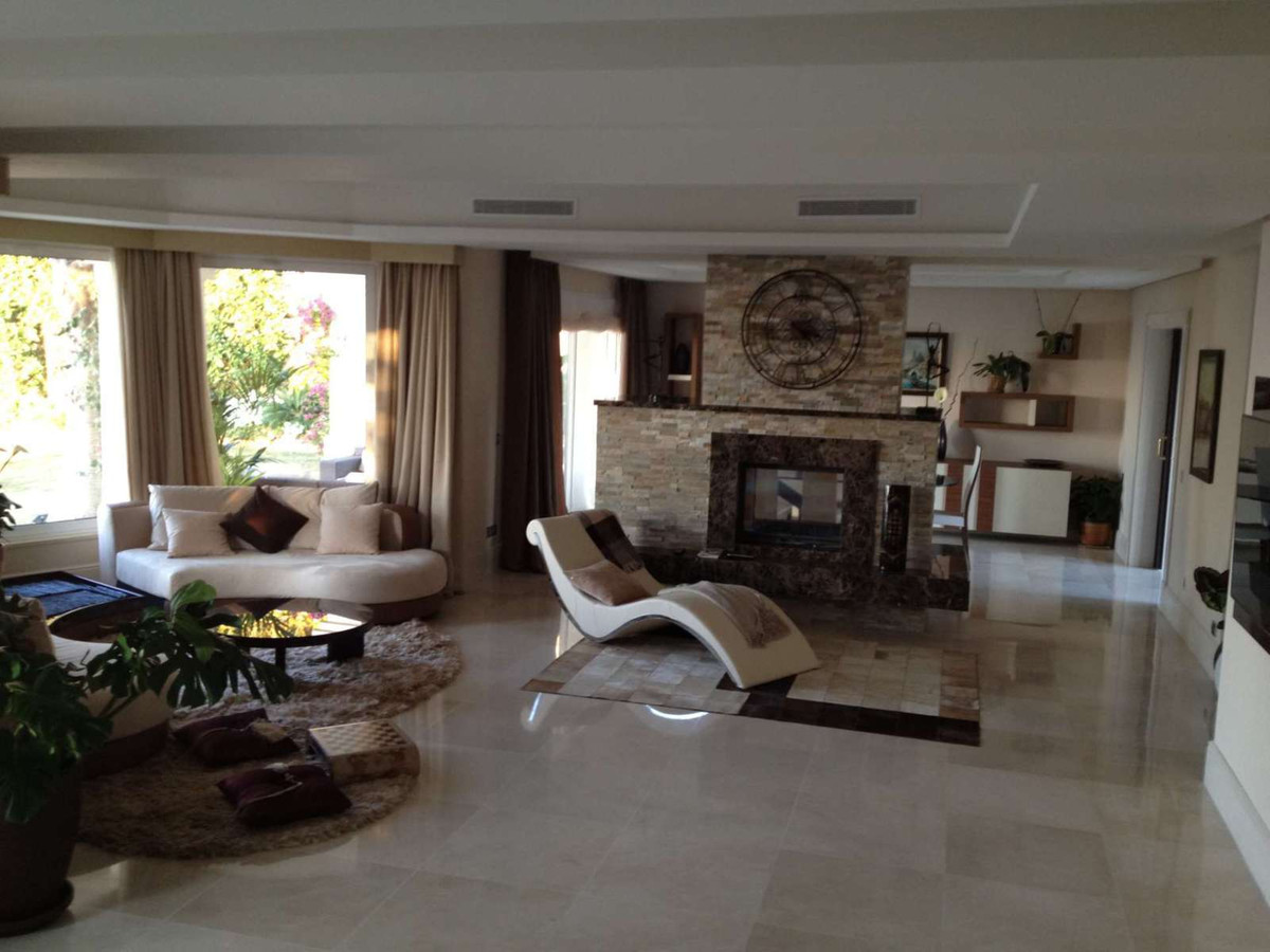 Villa te koop in Altos de los Monteros R2889725