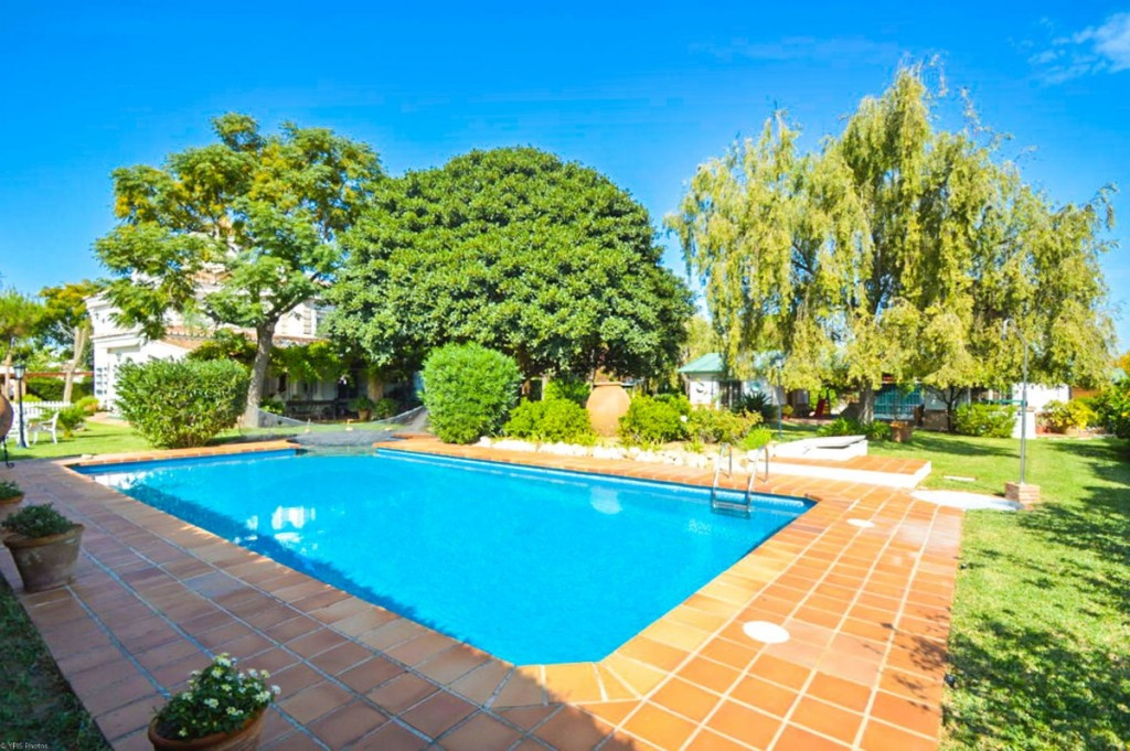 Recent reduction from 1.500.000€ a 1.475.000€!!

Villa situated in Guadalmar.

Impressive Villa very, Spain