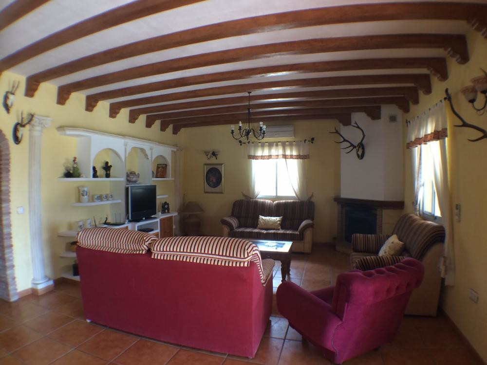 Fantastic Villa set in the countryside surrounded by an abundance of fruit trees and plants.