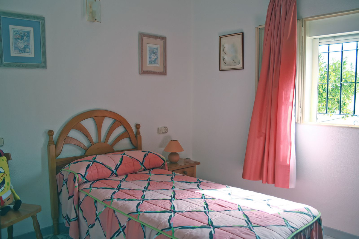 3 bedroom Villa For Sale in Alhaurín el Grande, Málaga - thumb 9