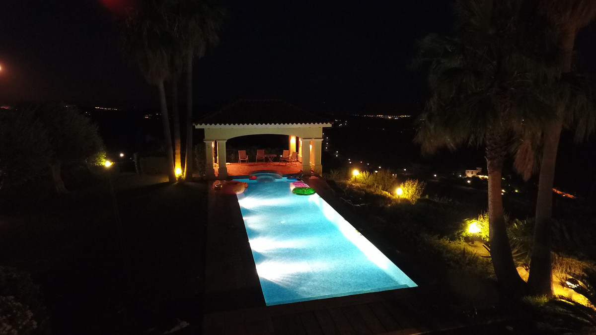 6 bedroom Villa For Sale in Benahavís, Málaga - thumb 29