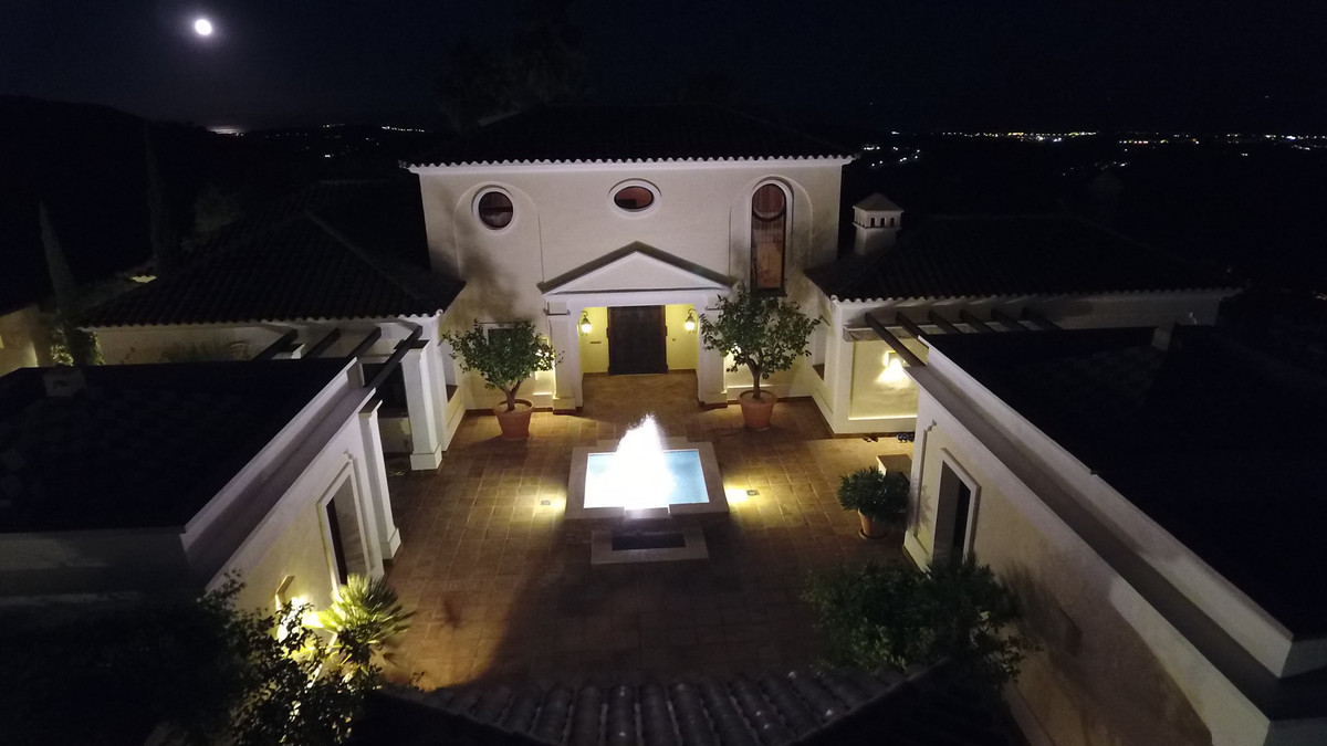 6 bedroom Villa For Sale in Benahavís, Málaga - thumb 30