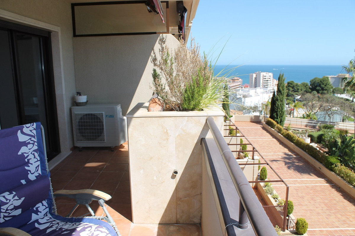 Between 250.000€ to 300.000€ and make an offer !!!
Luxury apartment in torreblanca, 2 bedrooms and t, Spain
