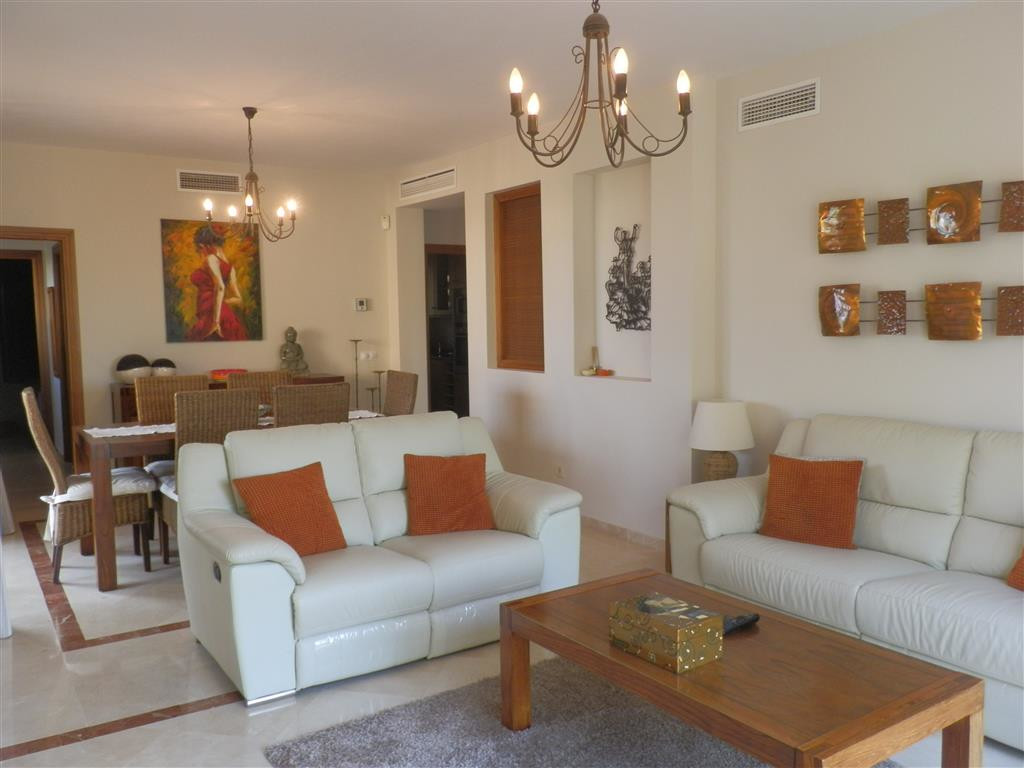 3 bedroom Apartment For Sale in Atalaya, Málaga - thumb 4