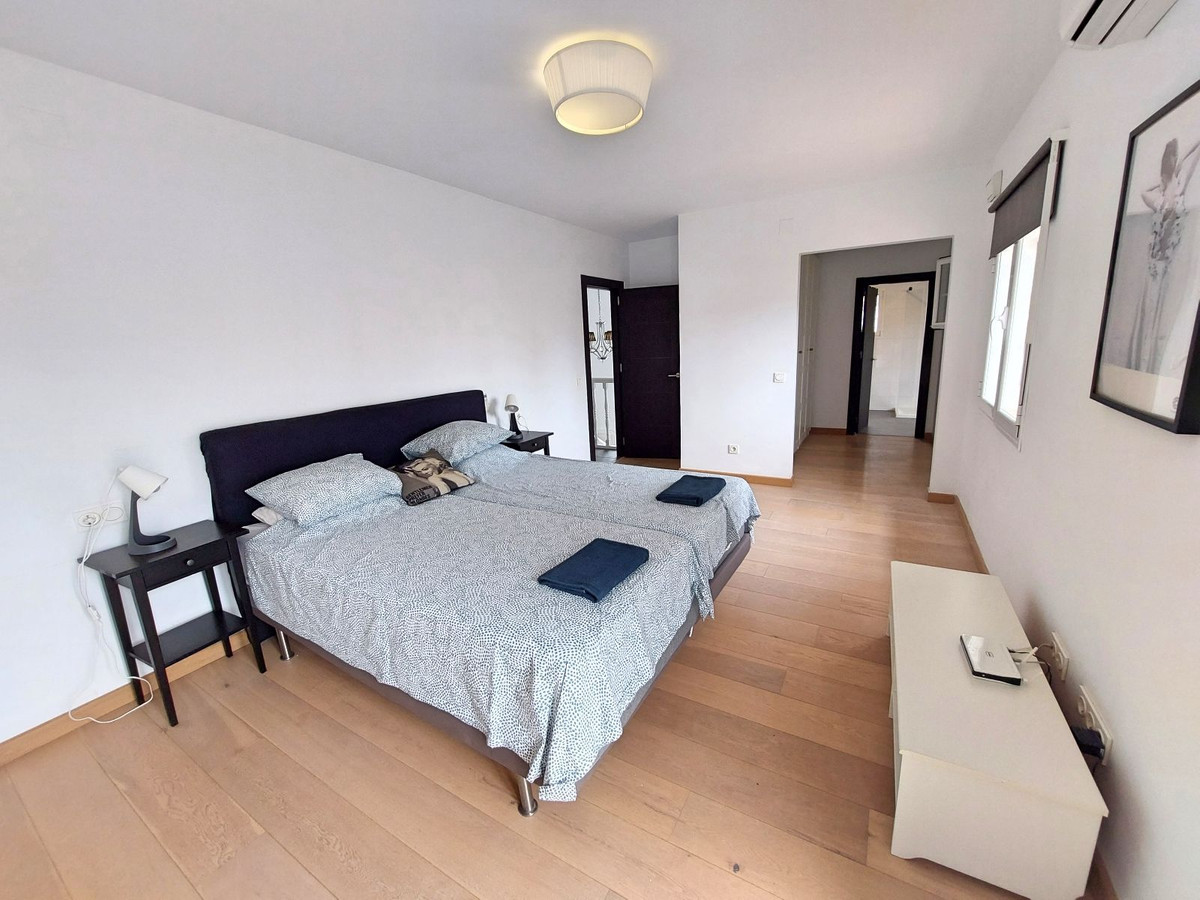 6 bedroom Villa For Sale in Benalmadena, Málaga - thumb 18