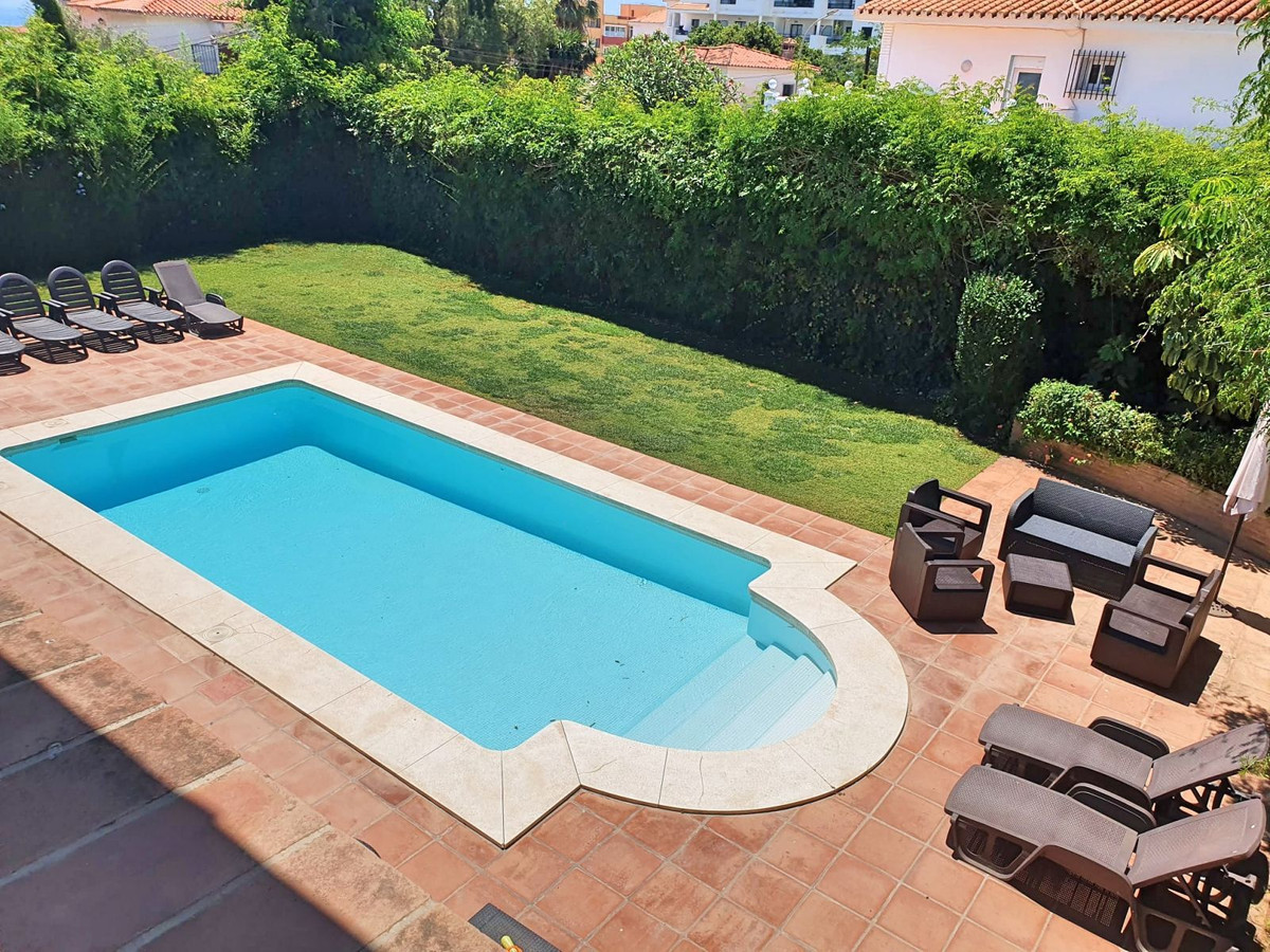 6 bedroom Villa For Sale in Benalmadena Costa, Málaga - thumb 3