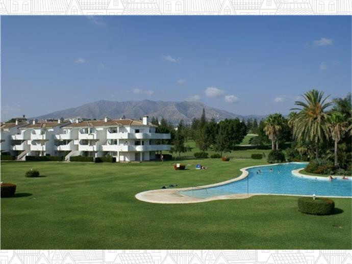 Price 2119€/sqm : 118 sqm
Townhouse in Urbanization Sitio del Golf. Easy to rent, with 5 huge island, Spain