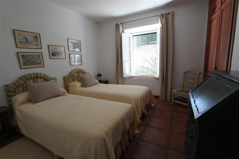 10 bedrooms Villa in Casares