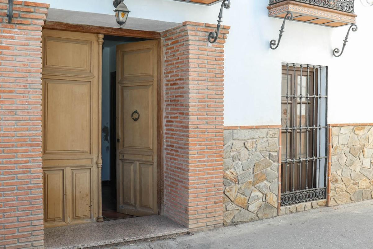 7 Bedroom Terraced Townhouse For Sale Guaro
