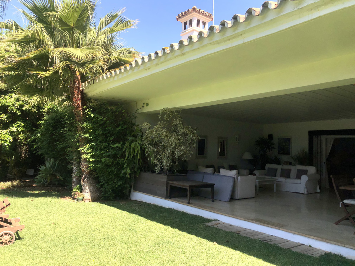 8 bedroom Villa For Sale in The Golden Mile, Málaga - thumb 28