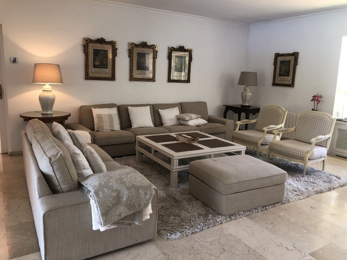 8 bedroom Villa For Sale in The Golden Mile, Málaga - thumb 9
