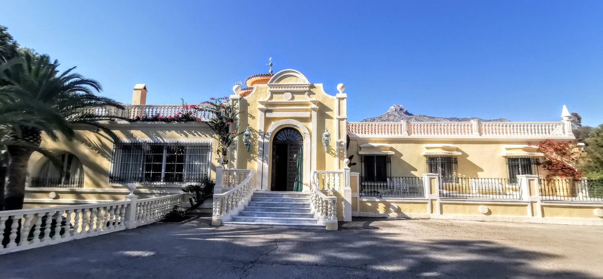 9 Bedroom Villa For Sale - Sierra Blanca